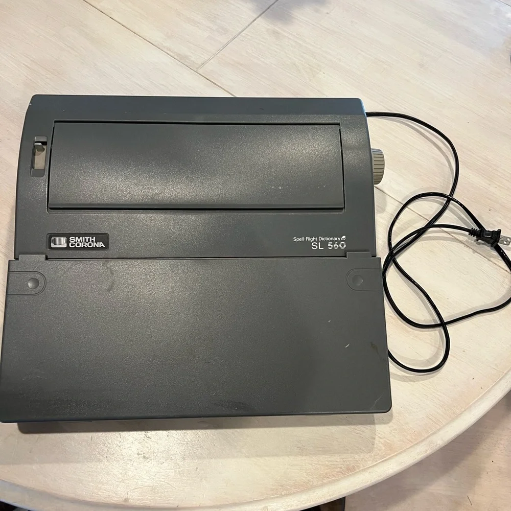 SL 560 Gray Electric Typewriter